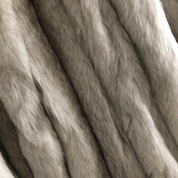 Saga Fox Real Fur - Picture 2 of 4